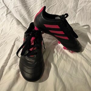 Kid’s Pink Adidas Soccer Cleat Shoes Size 13